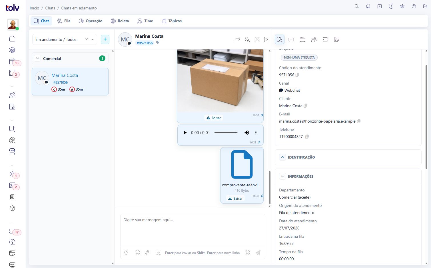 Interfaz Tolv de chat humano con cuatro atenciones anonimizadas e historial, CRM, tickets y negocios integrados